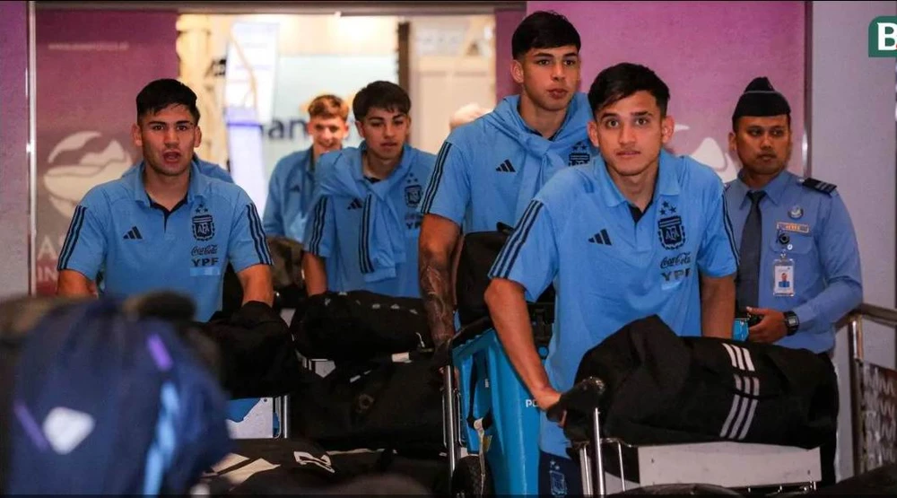U-17 Argentina check in Jakarta.jpg