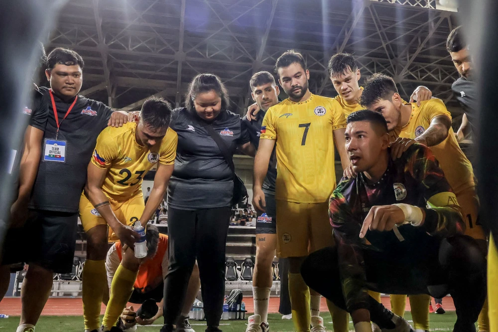 Thủ môn Neil Etheridge của Philippines.jpg