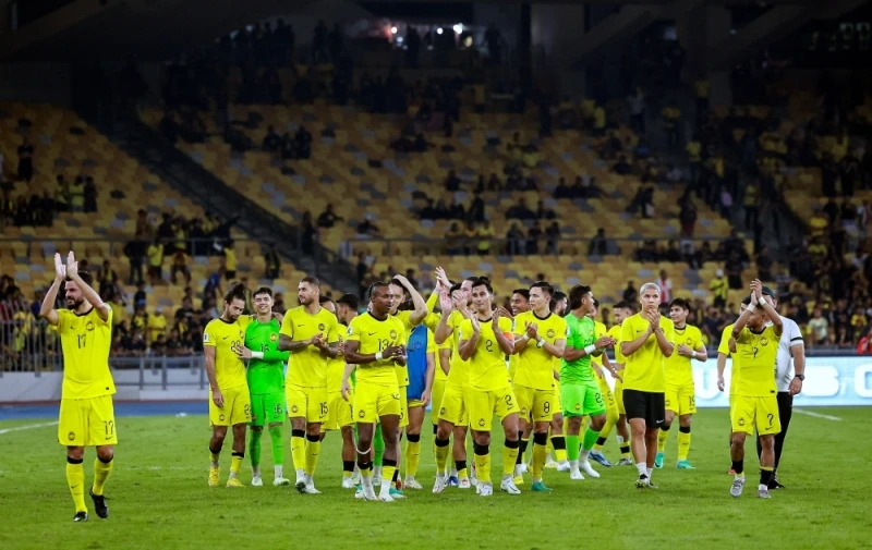 Tuyển Malaysia như “bệnh viện”, HLV Kim Pan-gon phải gọi cả tuyển thủ vừa bị tạt acid