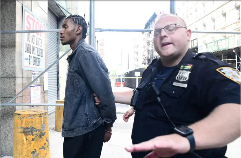 Mỗi ngày có cả chục cầu thủ bóng rổ nhà nghề Mỹ bị bắt. Ảnh: AP