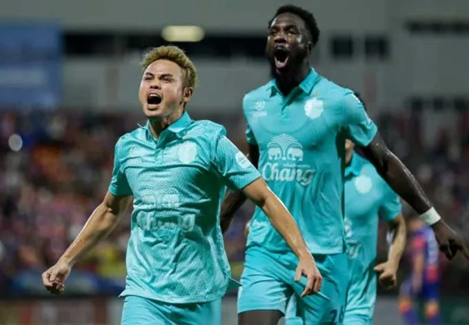 THeerathon-Neil-Etheridge-đối đầu-1.jpg