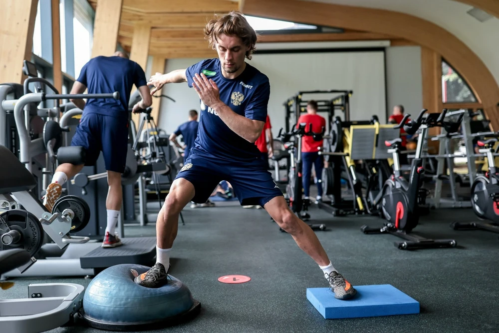 HLV Valery Karpin-Doi-Tuyen-Nga.jpg