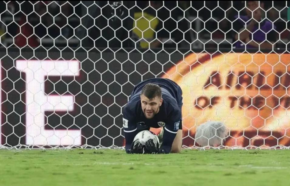 Doi-tuyen-Indonesia-Maarten Paes.jpg