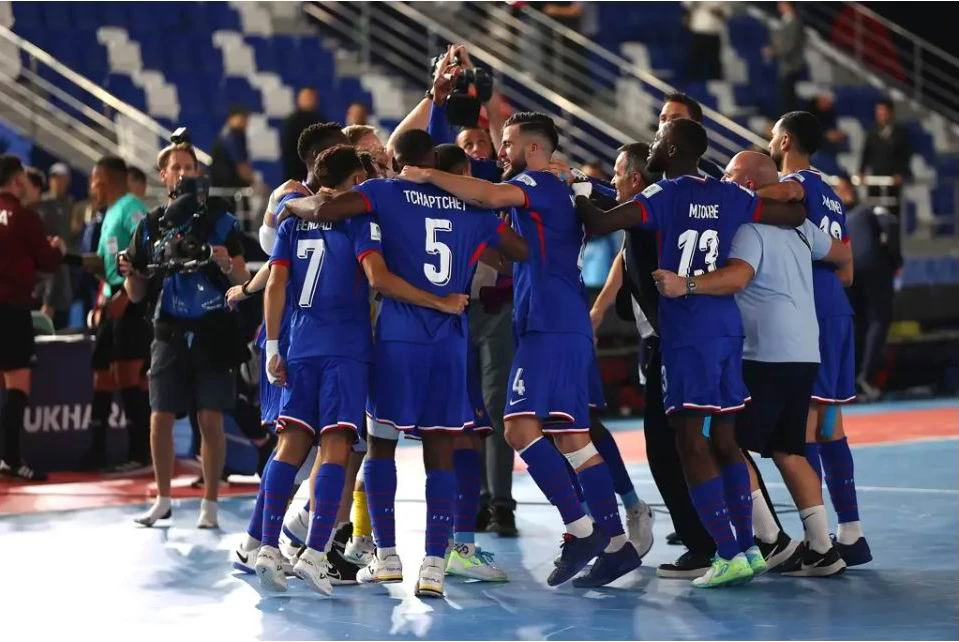 Futsal-World-Cup-2024-ban-ket-2-Ga-trong-Gaulois-1.jpg