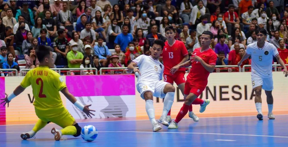 Tuyển Việt Nam chơi xuất sắc nhưng không thể chiến thắng Indonesia