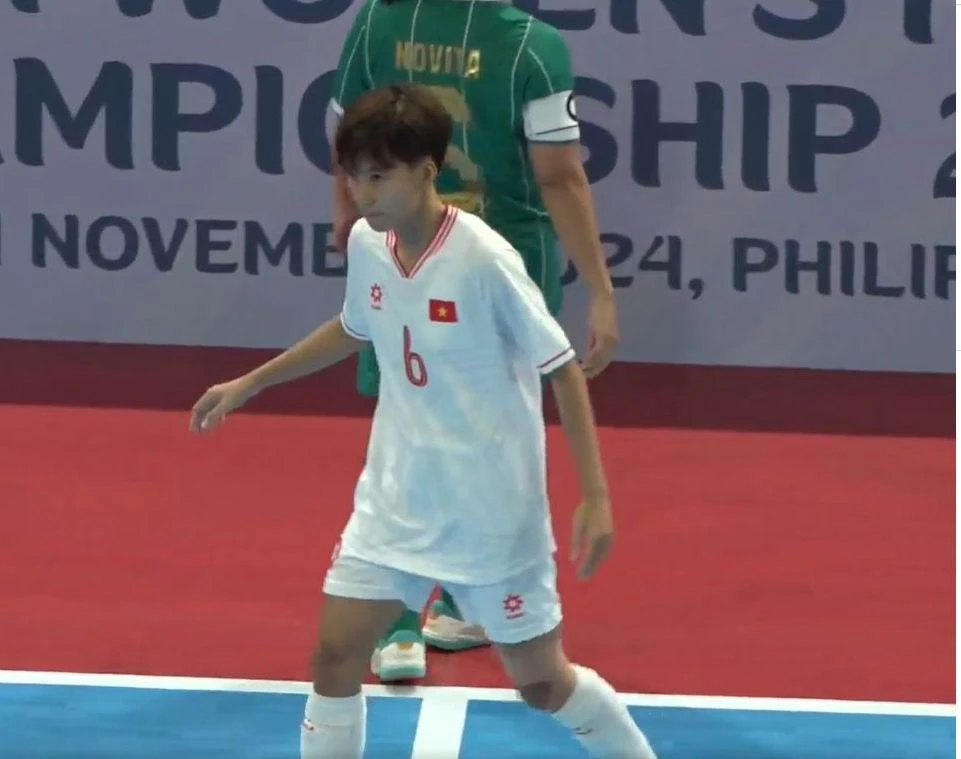 Tuyển Việt Nam đánh bại Indonesia tạm lên ngôi đầu bảng