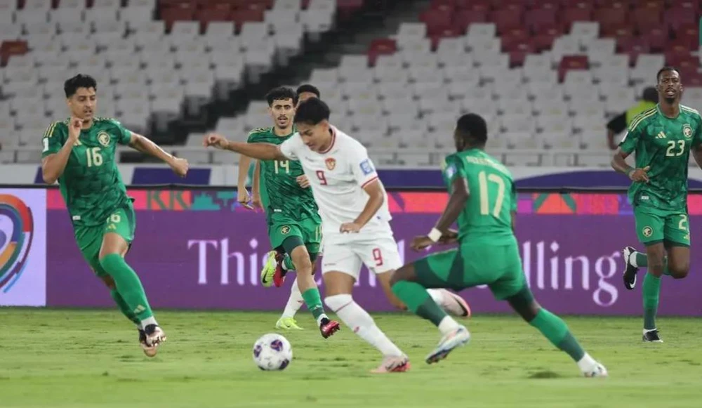 Còn tiền đạo Rafael Struick của Indonesia đang đá cho Brisbane Roar của Úc. Ảnh:CTP