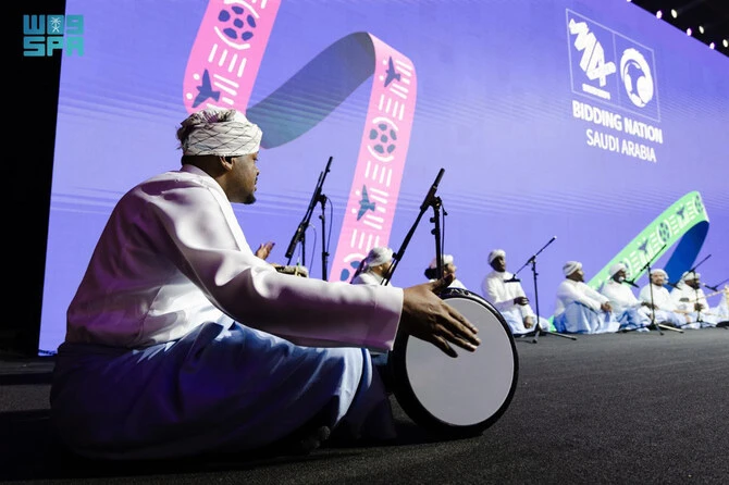 Các ban nhạc biểu diễn ăn mừng sự kiện lịch sử của Saudi Arabia.