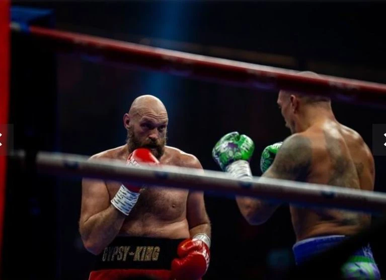 tai-dau-usyk-tyson-5306.jpg