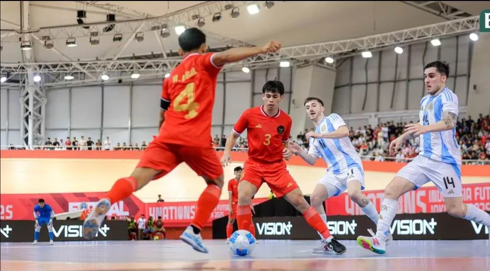 Cuu- HLV- U-20- Viet-nam-1.jpg