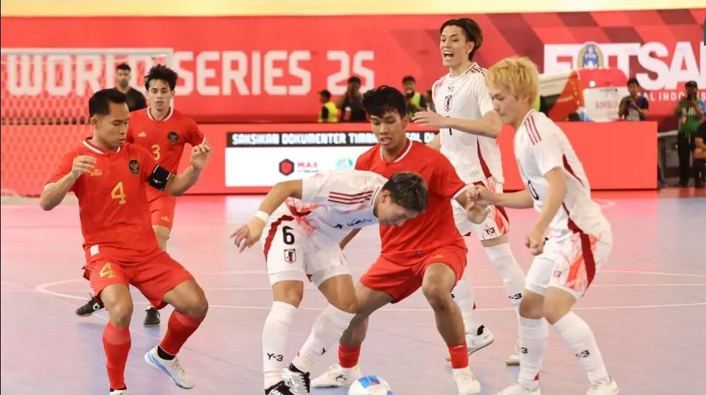 Cuu- HLV- U-20- Viet-nam-10.jpg