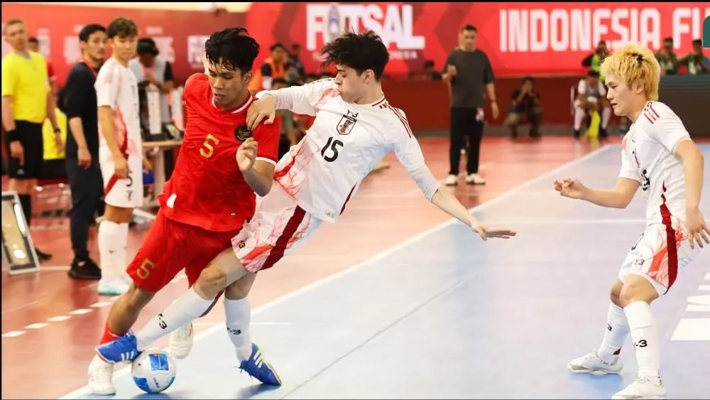 Cuu- HLV- U-20- Viet-nam-11.jpg