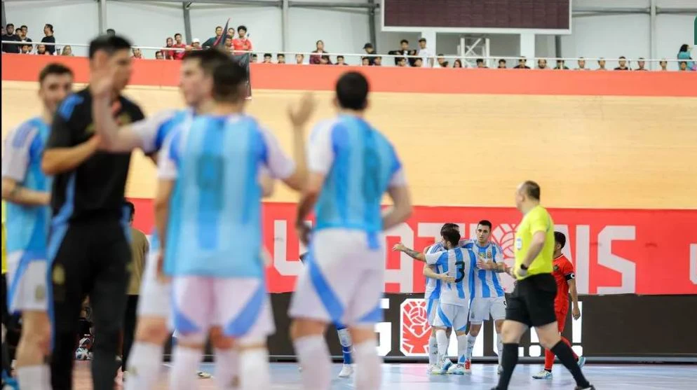 Cuu- HLV- U-20- Viet-nam-3.jpg