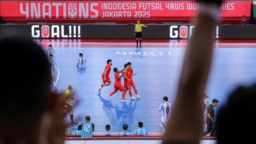 Cuu- HLV- U-20- Viet-nam-6.jpg