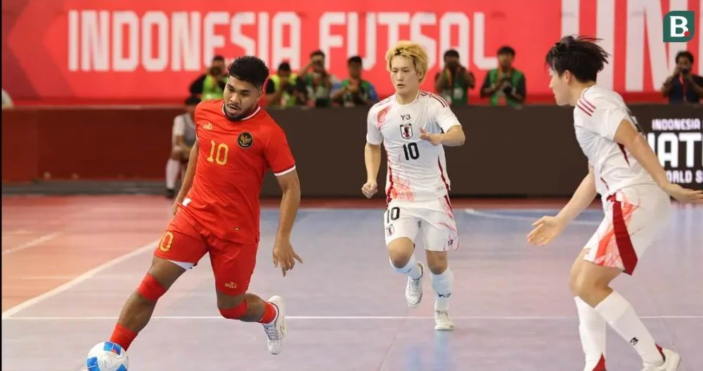 Cuu- HLV- U-20- Viet-nam-9.jpg