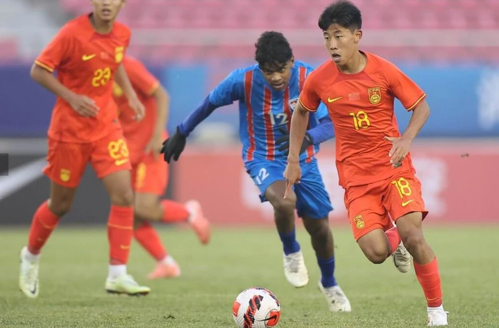 U-17- Thai- Lan- Han- TQ.jpg