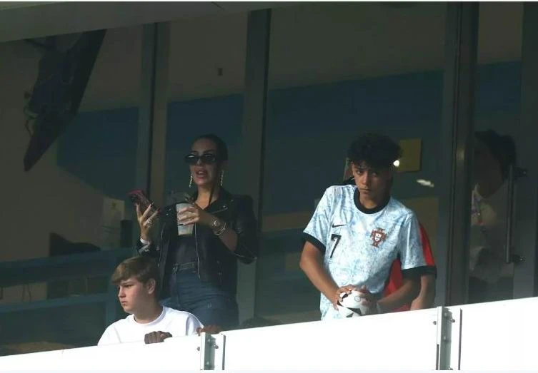 Con- trai- Ronaldo-1.jpg