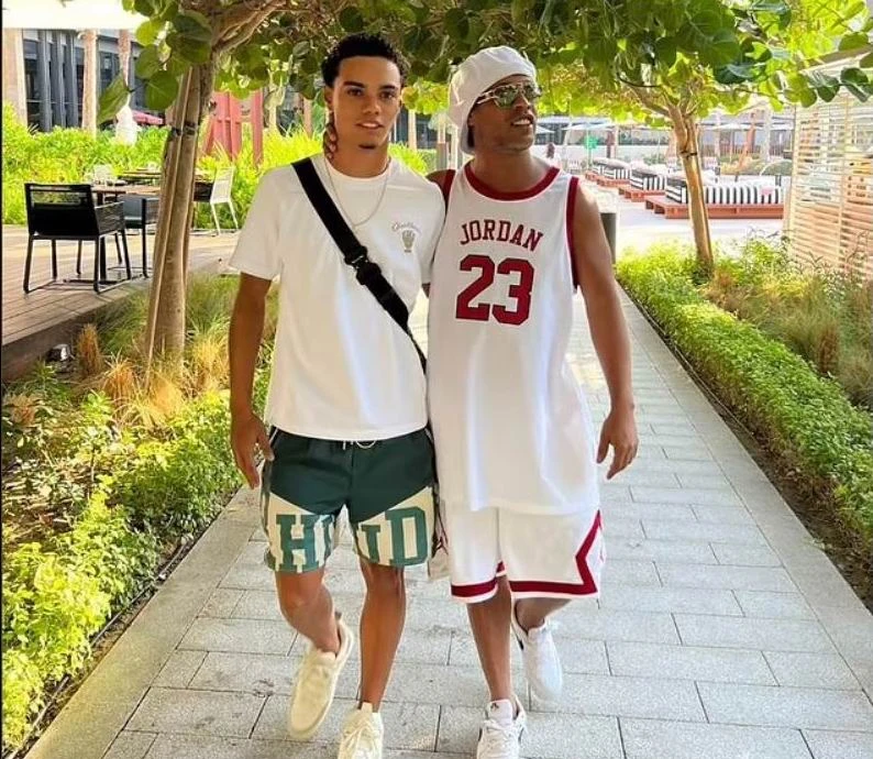 Con- trai- huyen- thoai.jpg