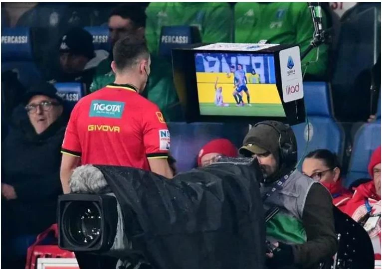 Hoc- tro- Mourinho- VAR.jpg