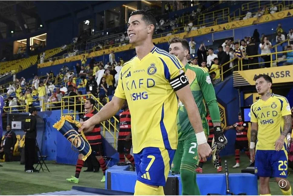 Ronaldo- dua- Al- Nassr- 2.jpg