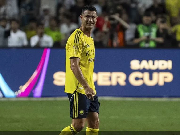 Ronaldo- dua- Al- Nassr- 5.jpg