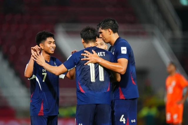 Tuyen- Singapore- Thai.jpg