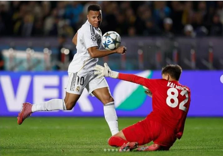 thủ môn Sherkan Kalmurza