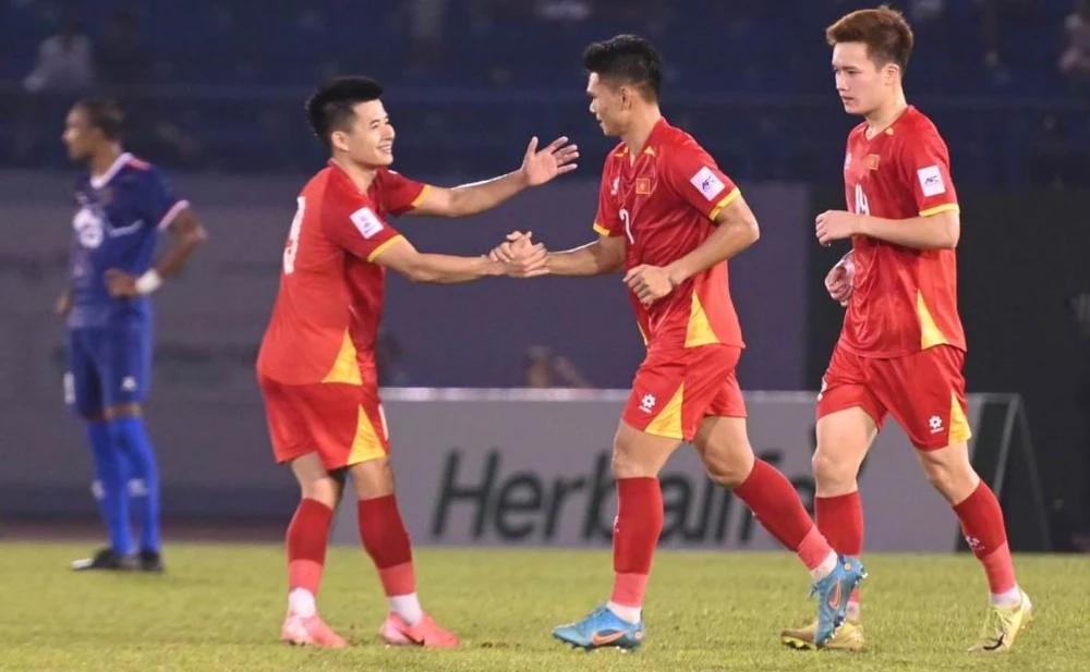 Tuyen- Viet- Nam- 1.jpg