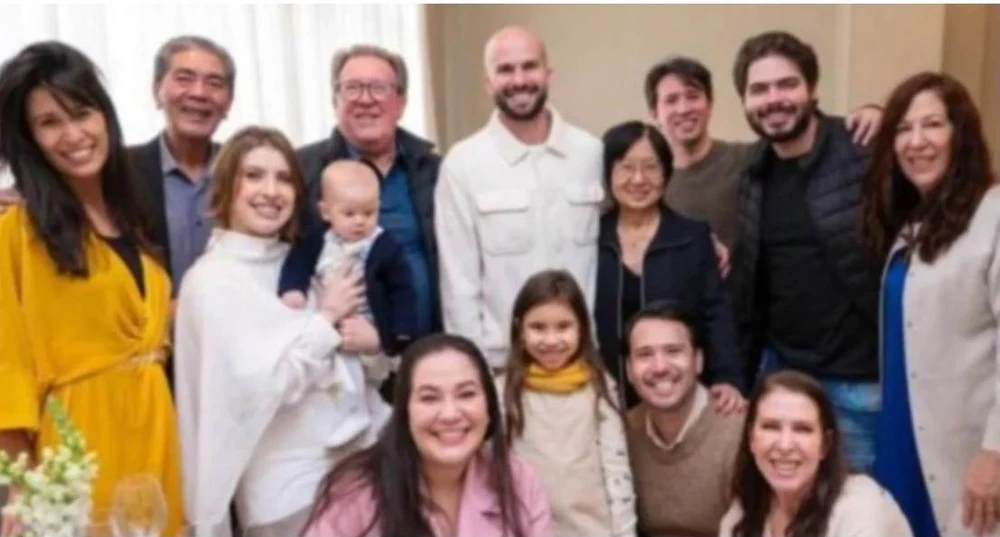 Joao- Figueiredo- nha- hang.jpg