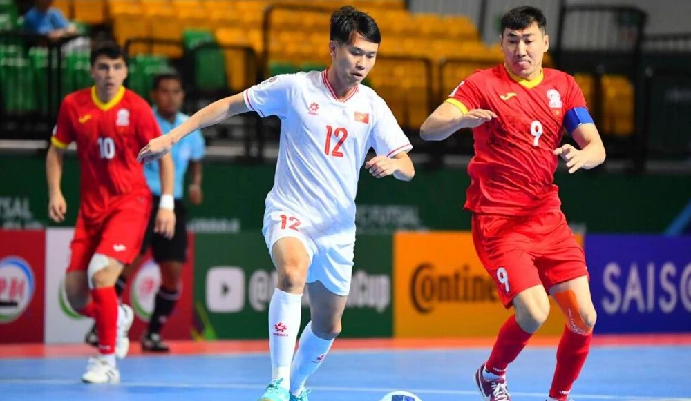 Phan- Hat- giong-1.jpg