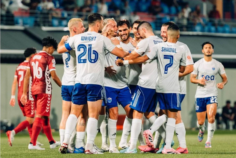 Nguyen- Xuan- Son- Lion- City.jpg