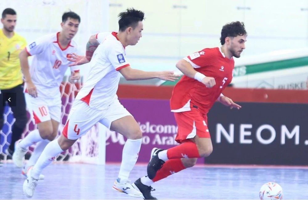 Tuyen- Viet- Nam- Le.jpg