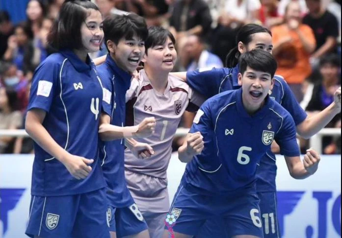 Tuyen- Viet- Nam- Ban- ket-2.jpg