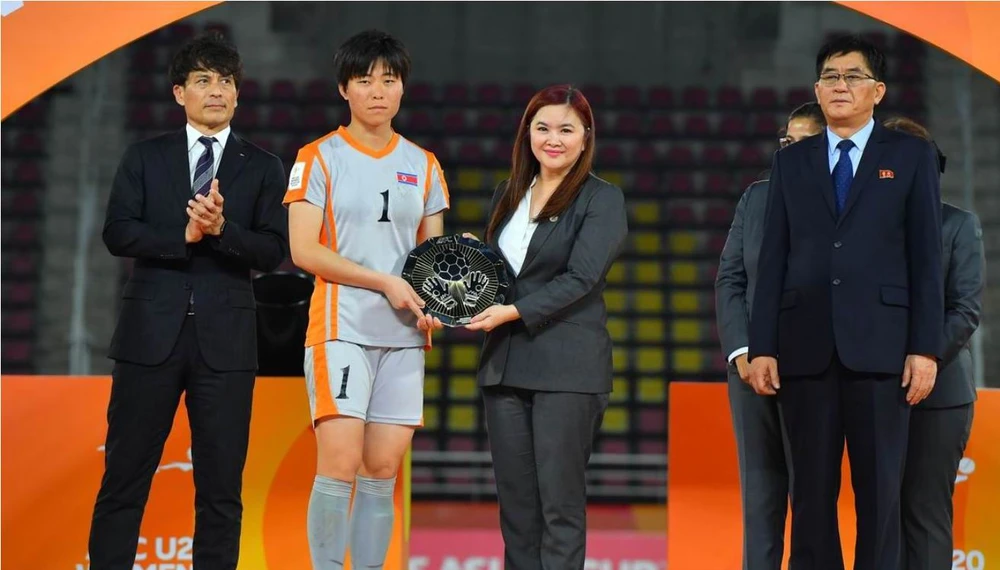 HLV Akira Ijiri- goalkeeprer.jpg