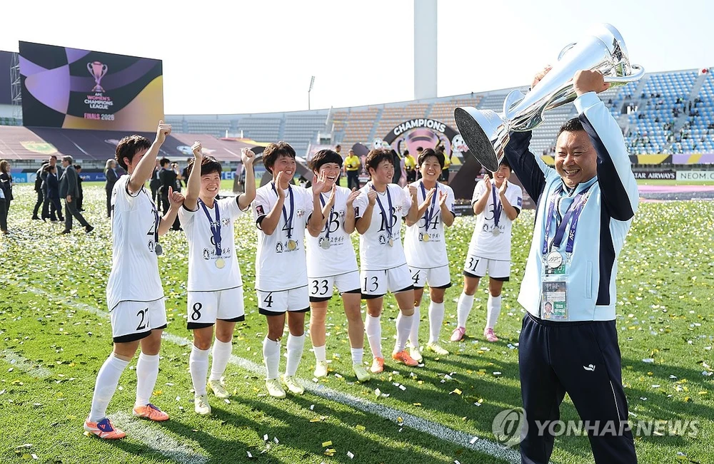 Naegohyang- cam- on.jpg