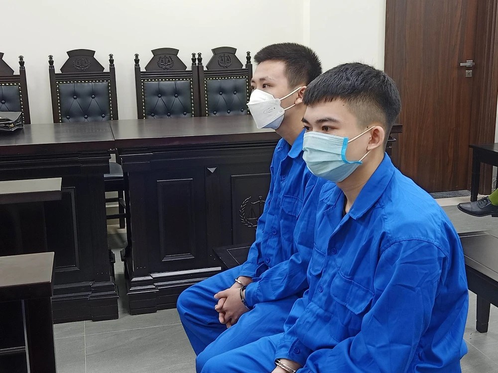 Hai bị cáo tại phiên tòa. Ảnh: TT