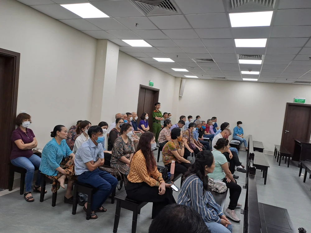 Các bị hại tại phiên tòa. Ảnh: BT