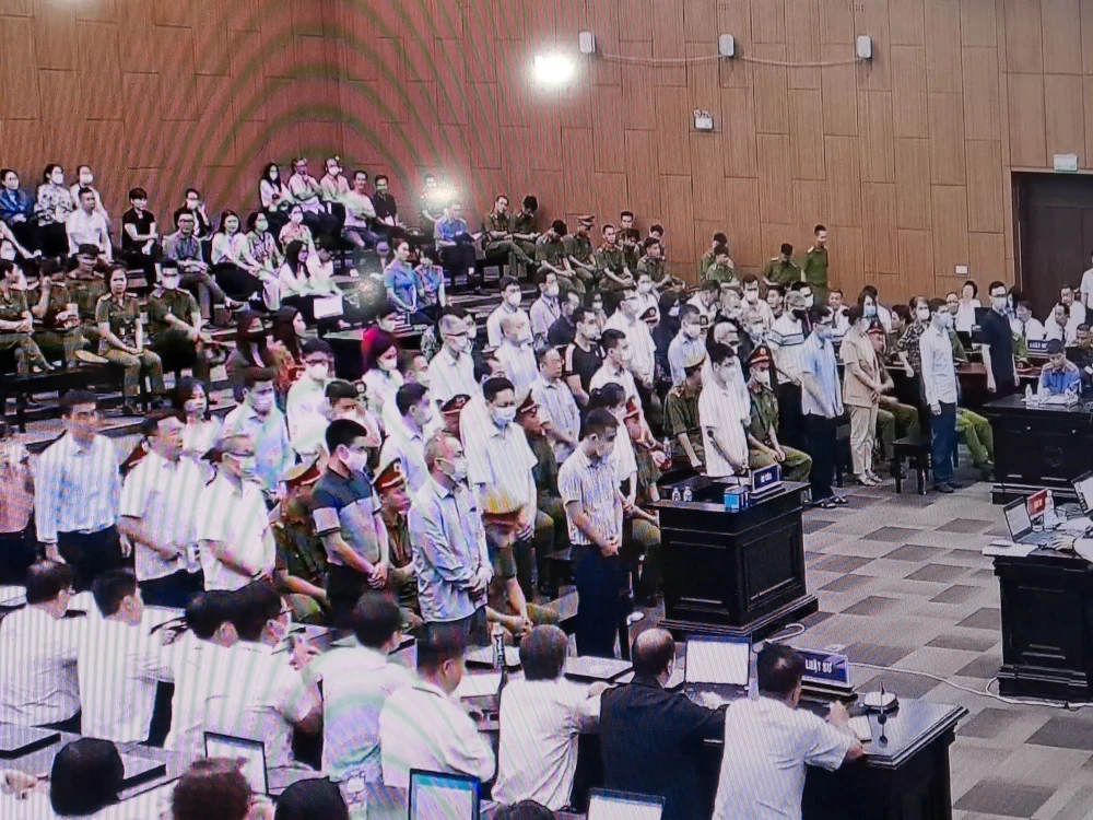 Các bị cáo nghe VKS luận tội