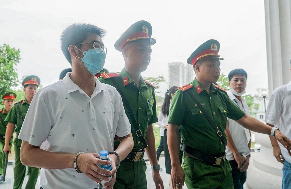 Bị cáo Hoàng Văn Hưng, cựu điều tra viên. Ảnh: PHI HÙNG