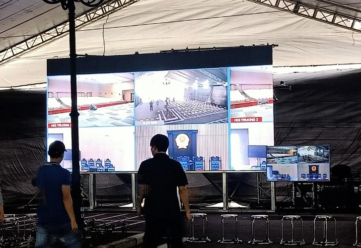 Tân Hoàng Minh 3 màn hình.jpg