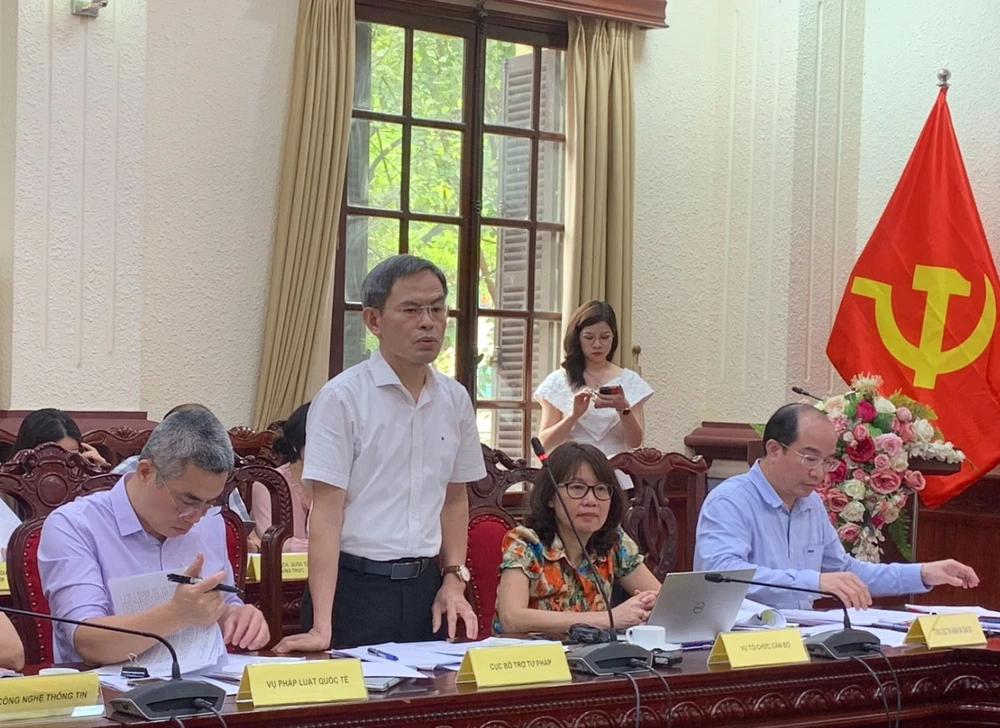 công chứng viên.jpg