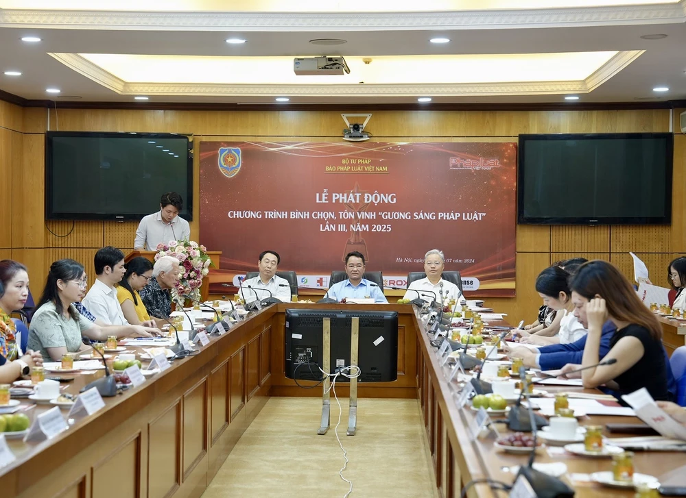 Gương sáng pháp luật.jpg