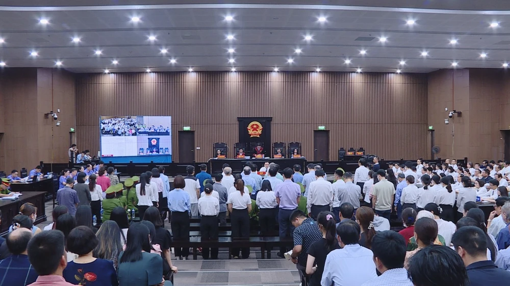 Trịnh Văn Quyết toàn cảnh.jpg