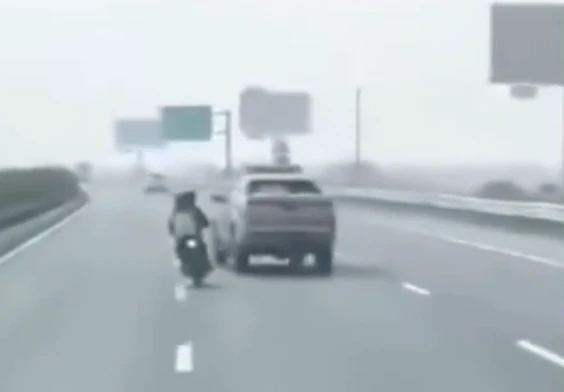 nhân viên tuần đường cao tốc Pháp Vân - Cầu Giẽ.jpg