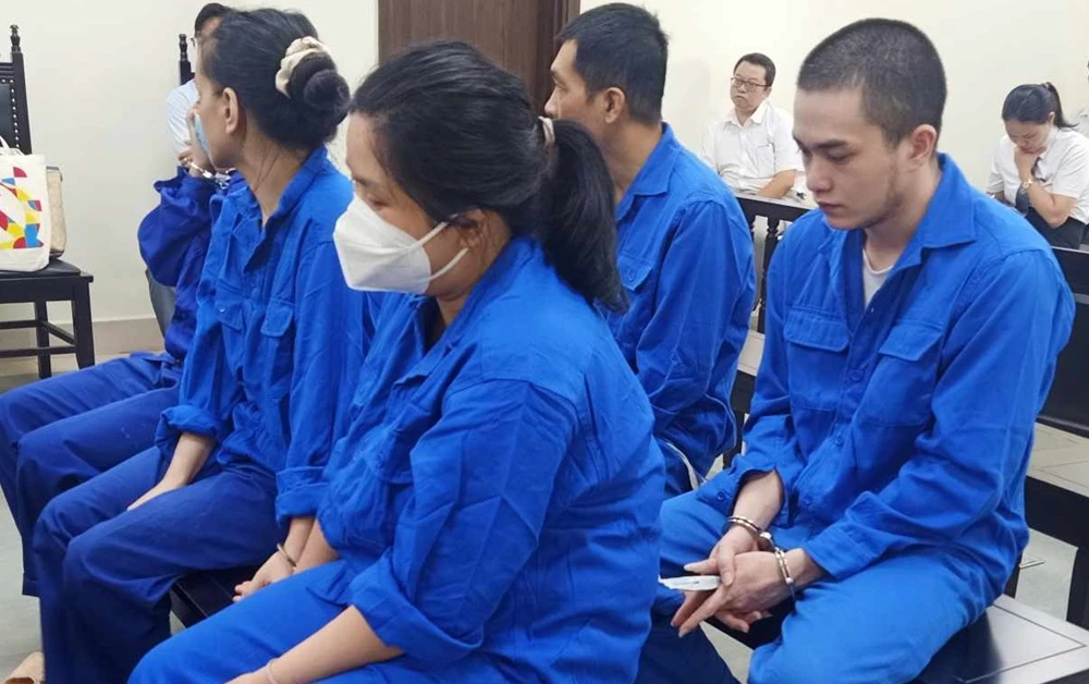 mua bán trẻ em.jpg