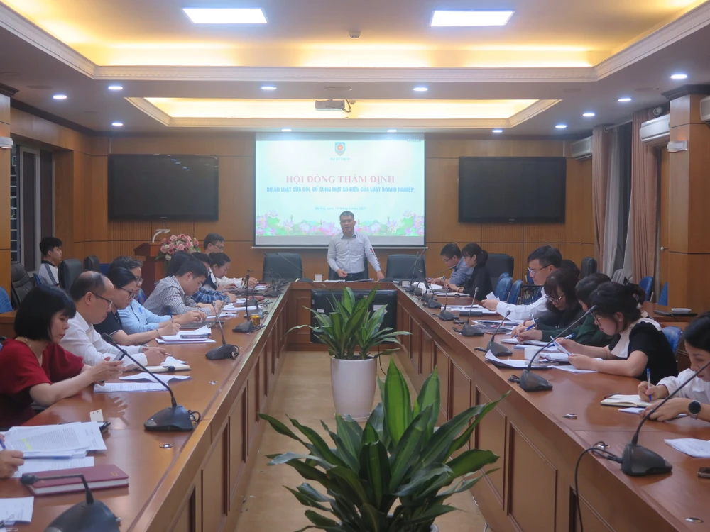 miễn học phí.jpg