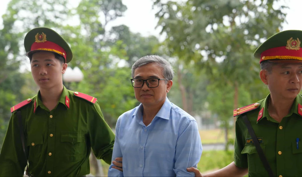 Hoàng Quốc Vượng.jpg