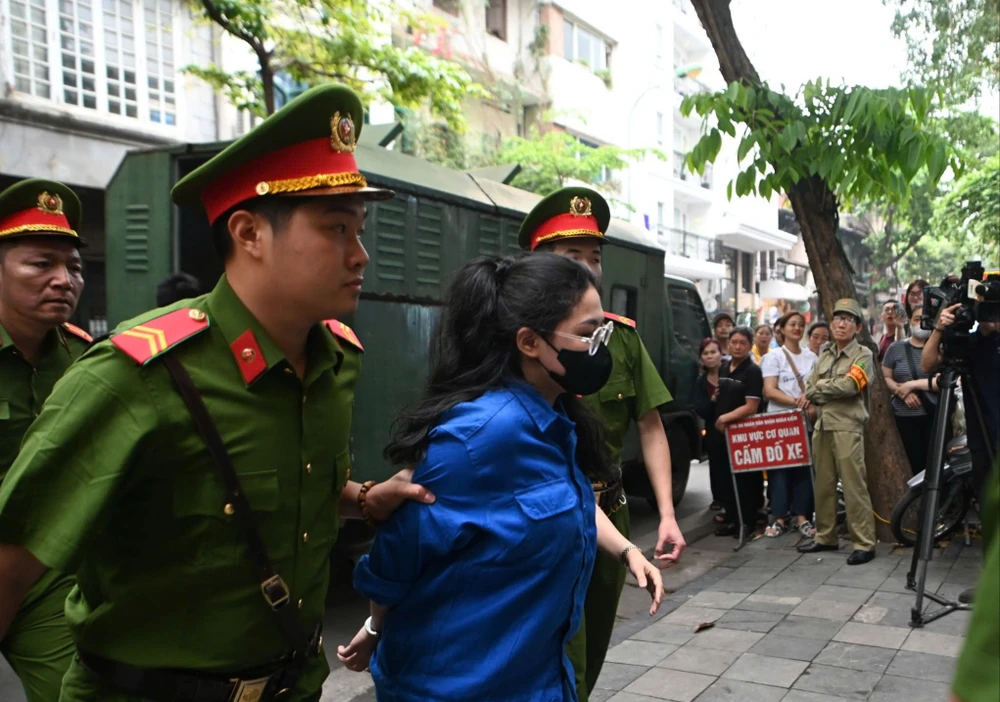 cô gái dừng đèn đỏ Nhung.jpg