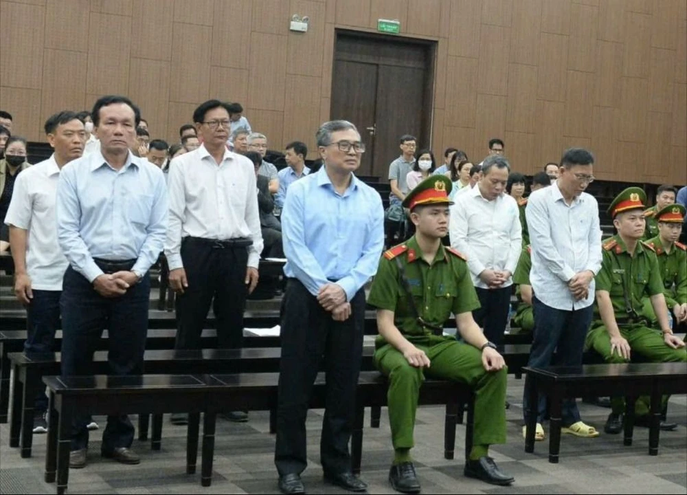 miễn trách nhiệm hình sự hoàng Quốc Vượng.jpg