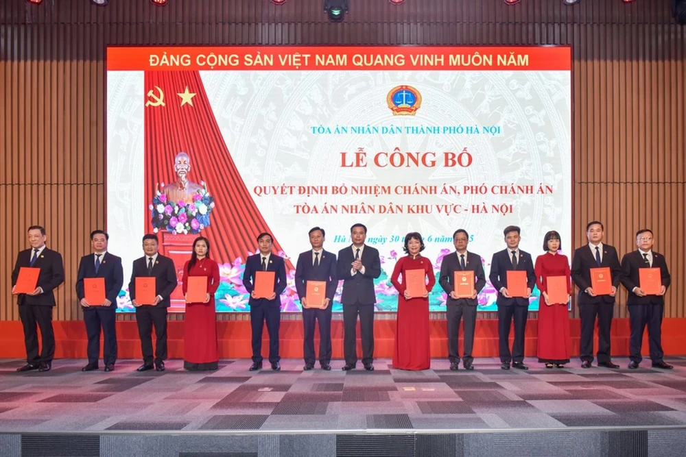 12 chánh án khu vực TAND TP Hà Nội.jpg